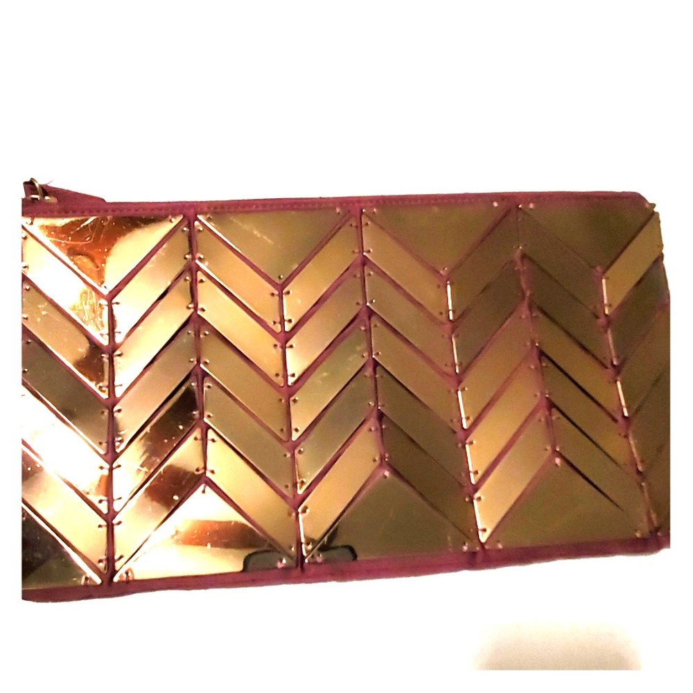 Mirrored clutch